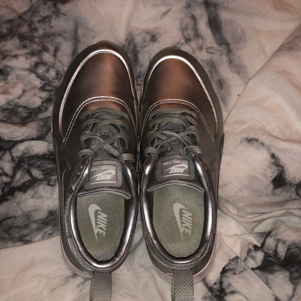 NIKE WOMEN'S AIR MAX THEA METALLIC SILVER